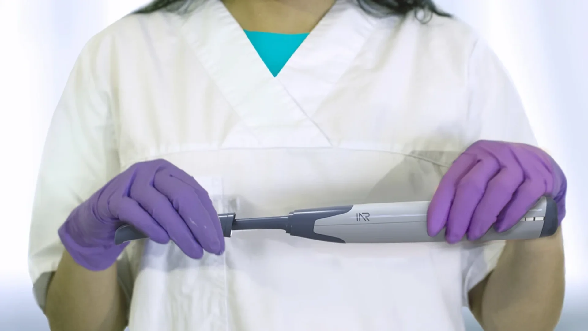 IAR intra-oral scanner – clinician holding the device