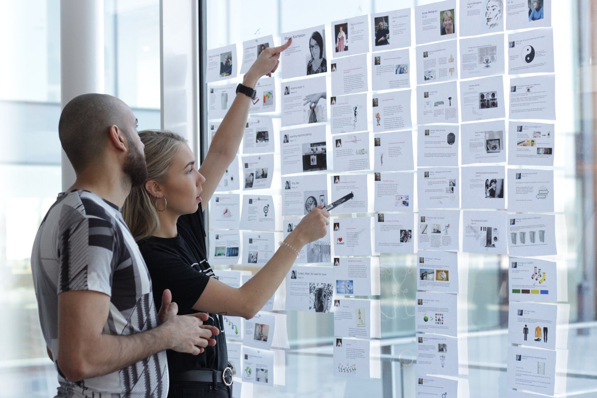 Research wall – post-its and cards synthesis